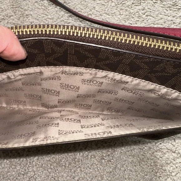 Michael Kors JET SET TRAVEL Monogram Crossbody Bag With Removable Wristlet - Picture 10 of 13